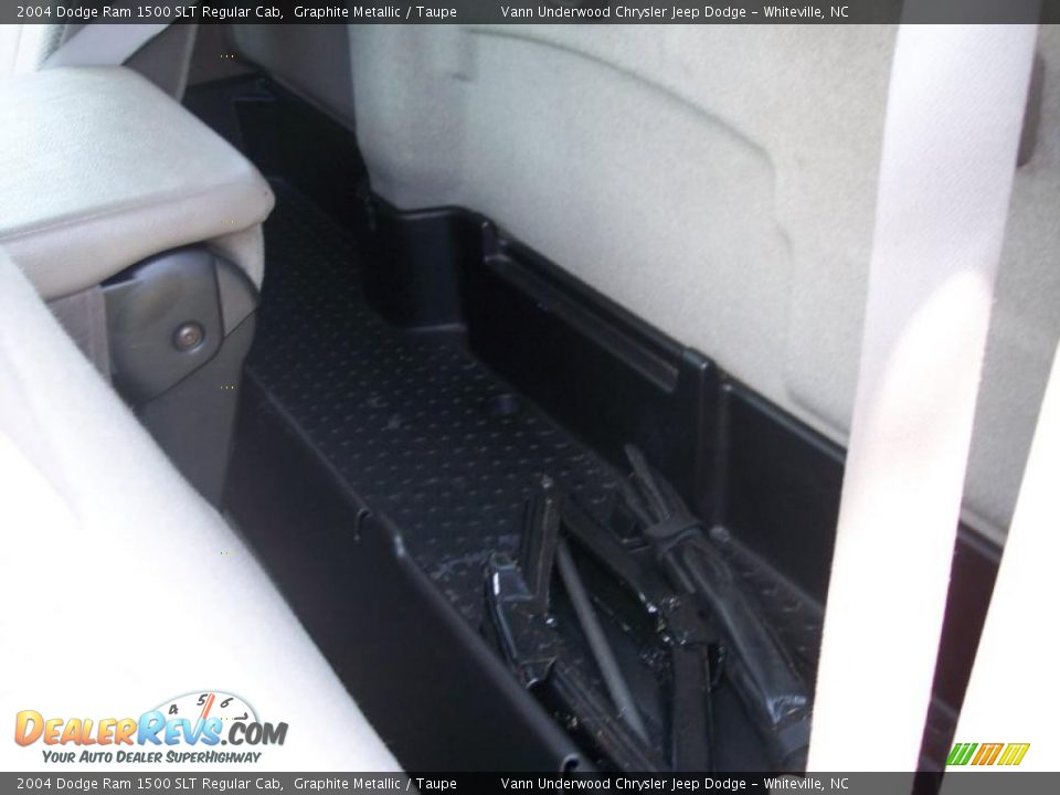 2004 Dodge Ram 1500 SLT Regular Cab Graphite Metallic / Taupe Photo #22