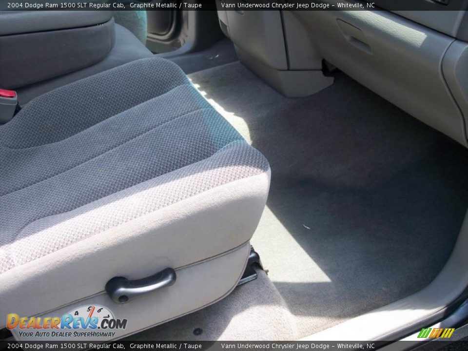 2004 Dodge Ram 1500 SLT Regular Cab Graphite Metallic / Taupe Photo #30