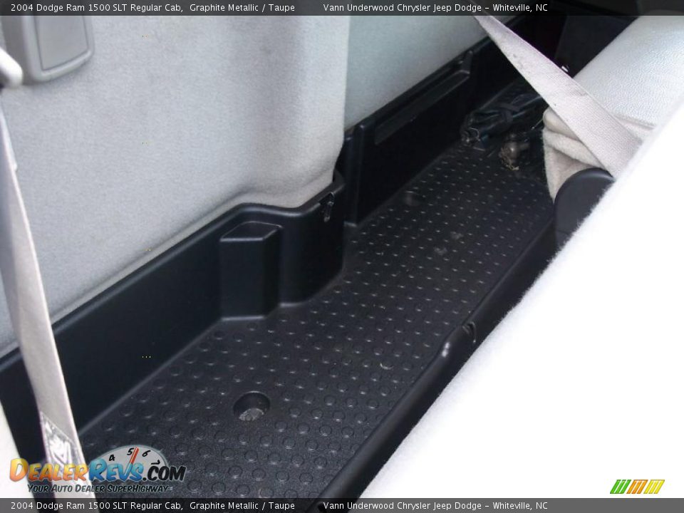 2004 Dodge Ram 1500 SLT Regular Cab Graphite Metallic / Taupe Photo #31