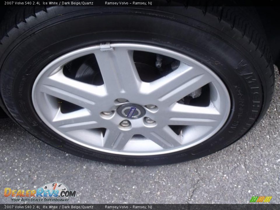 2007 Volvo S40 2.4i Ice White / Dark Beige/Quartz Photo #16