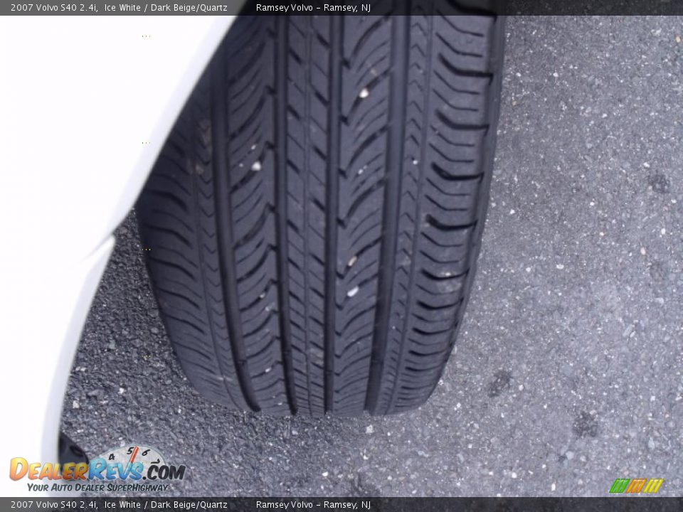 2007 Volvo S40 2.4i Ice White / Dark Beige/Quartz Photo #17