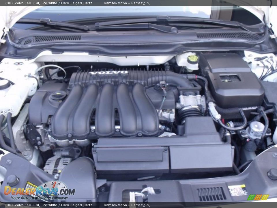 2007 Volvo S40 2.4i Ice White / Dark Beige/Quartz Photo #18