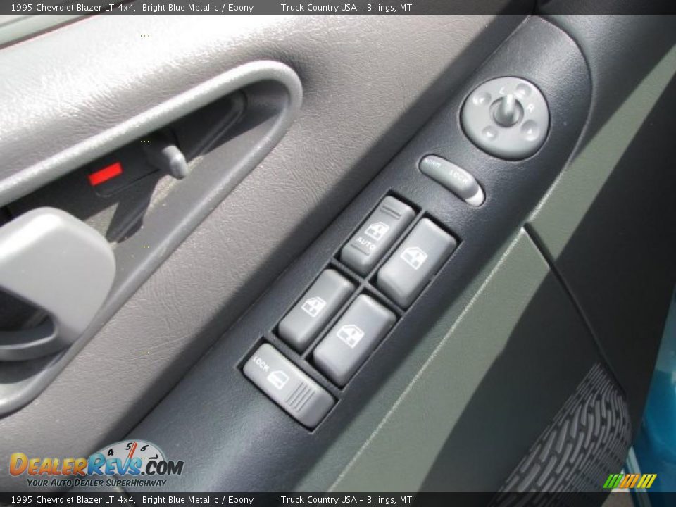 1995 Chevrolet Blazer LT 4x4 Bright Blue Metallic / Ebony Photo #11