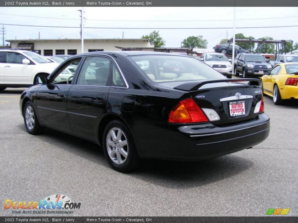 2002 Toyota Avalon XLS Black / Ivory Photo #5