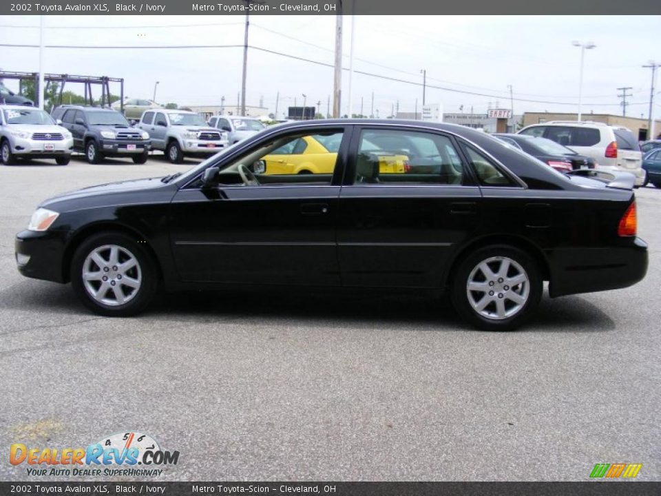 2002 Toyota Avalon XLS Black / Ivory Photo #6