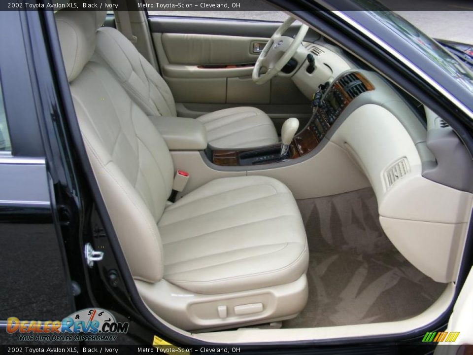 2002 Toyota Avalon XLS Black / Ivory Photo #13