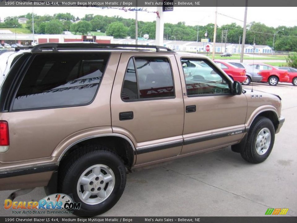 1996 Chevrolet Blazer LS 4x4 Medium Beige Mystique Metallic / Beige Photo #3