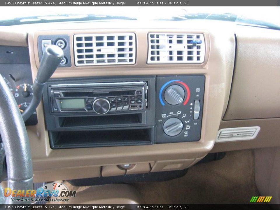 1996 Chevrolet Blazer LS 4x4 Medium Beige Mystique Metallic / Beige Photo #6