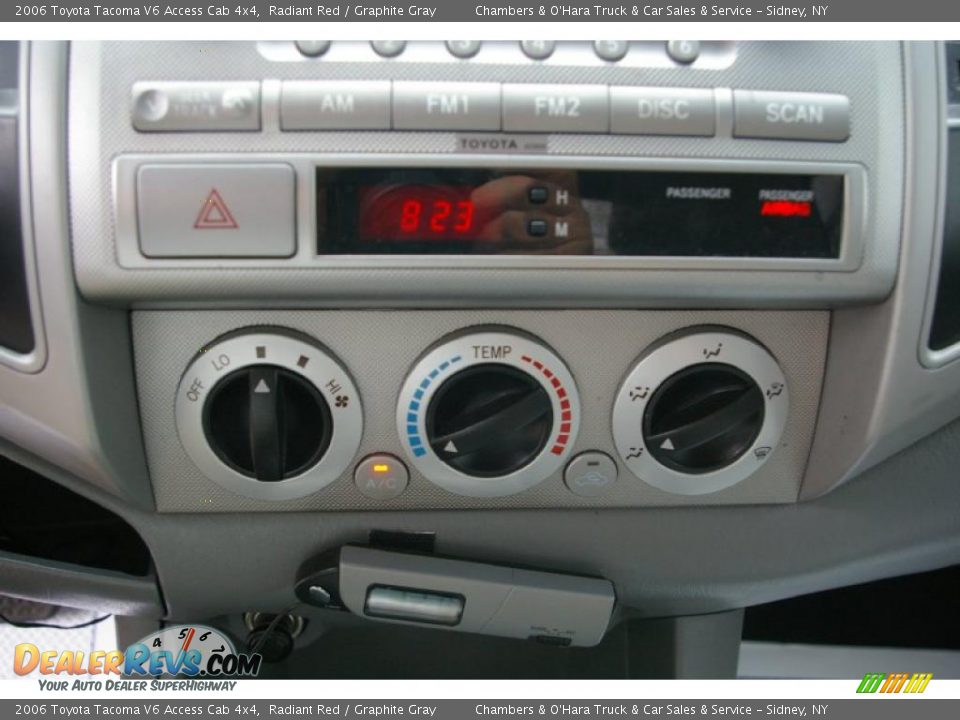 2006 Toyota Tacoma V6 Access Cab 4x4 Radiant Red / Graphite Gray Photo #11