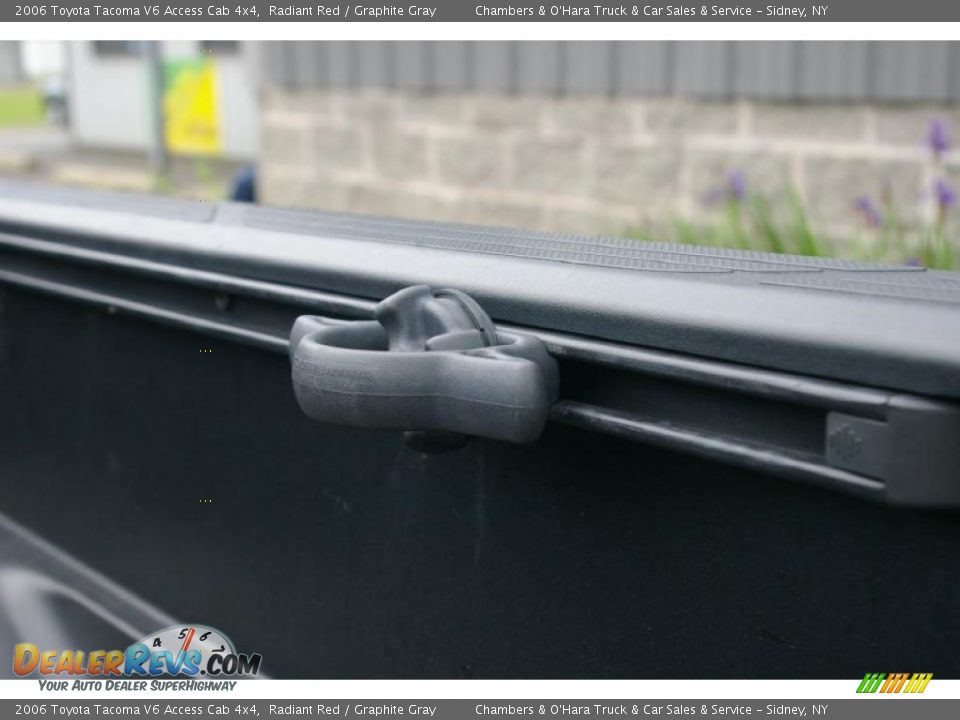 2006 Toyota Tacoma V6 Access Cab 4x4 Radiant Red / Graphite Gray Photo #15