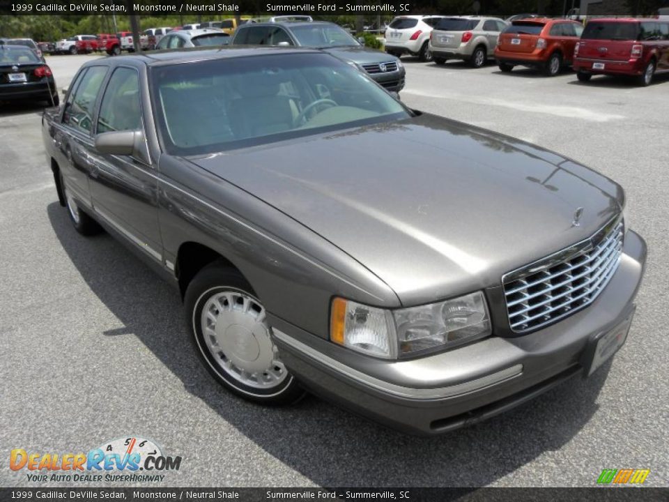 1999 Cadillac DeVille Sedan Moonstone / Neutral Shale Photo #1