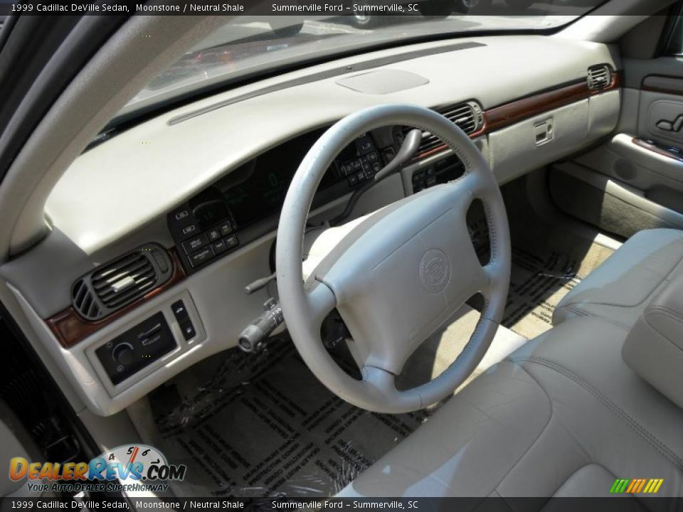 1999 Cadillac DeVille Sedan Moonstone / Neutral Shale Photo #3