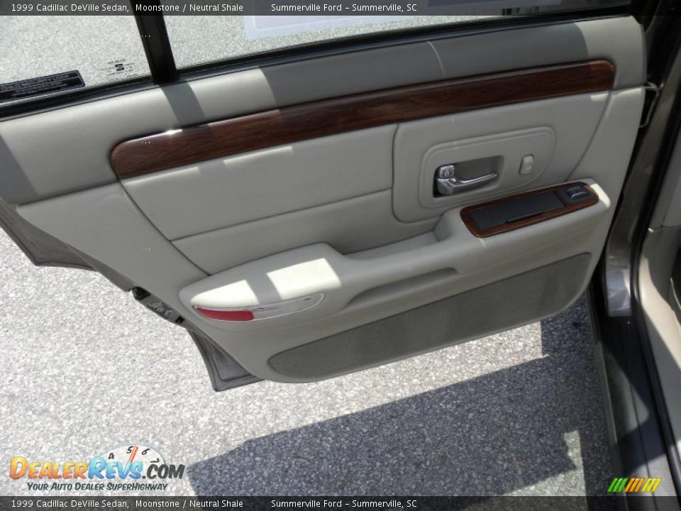 1999 Cadillac DeVille Sedan Moonstone / Neutral Shale Photo #7