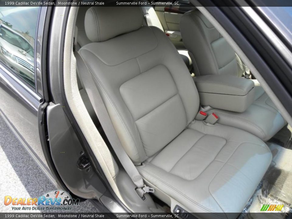 1999 Cadillac DeVille Sedan Moonstone / Neutral Shale Photo #8
