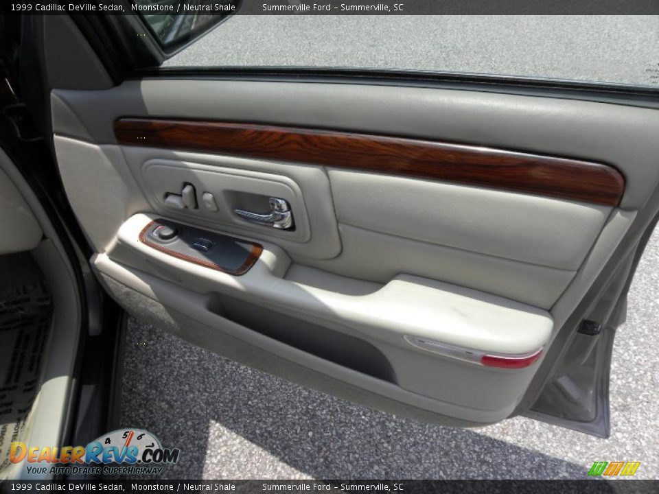 1999 Cadillac DeVille Sedan Moonstone / Neutral Shale Photo #9