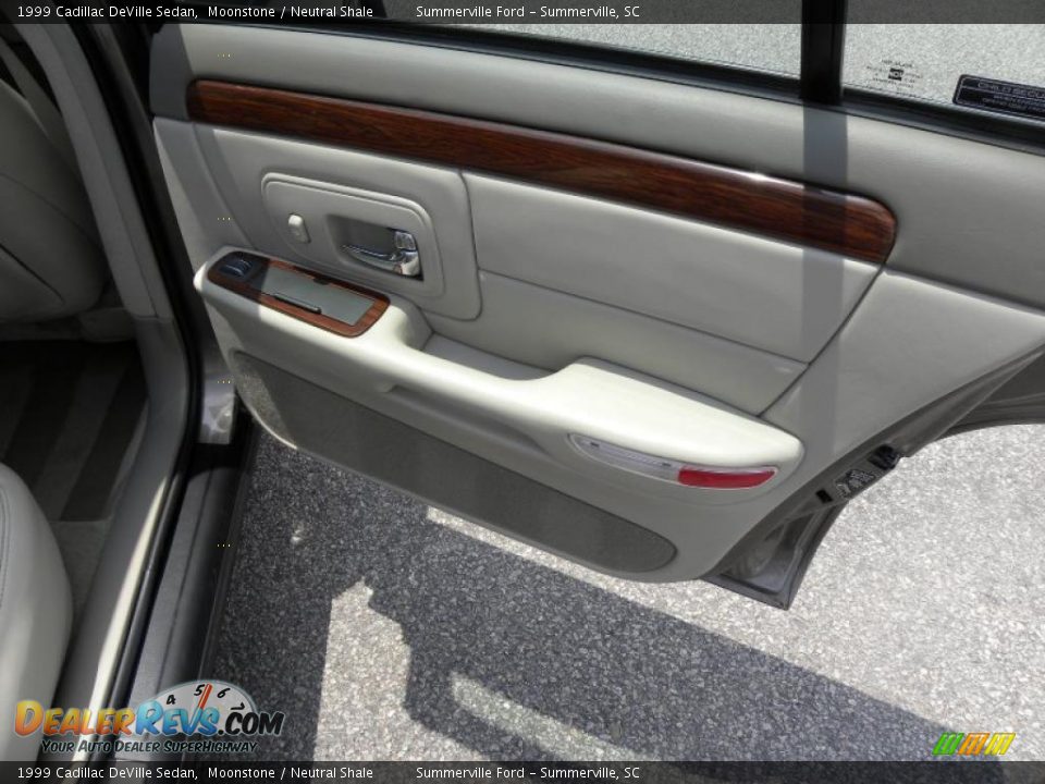 1999 Cadillac DeVille Sedan Moonstone / Neutral Shale Photo #11