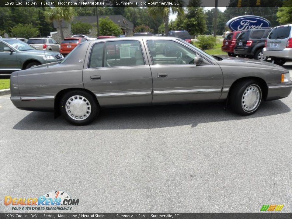 1999 Cadillac DeVille Sedan Moonstone / Neutral Shale Photo #12