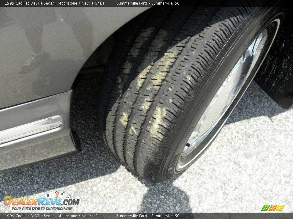 1999 Cadillac DeVille Sedan Moonstone / Neutral Shale Photo #17
