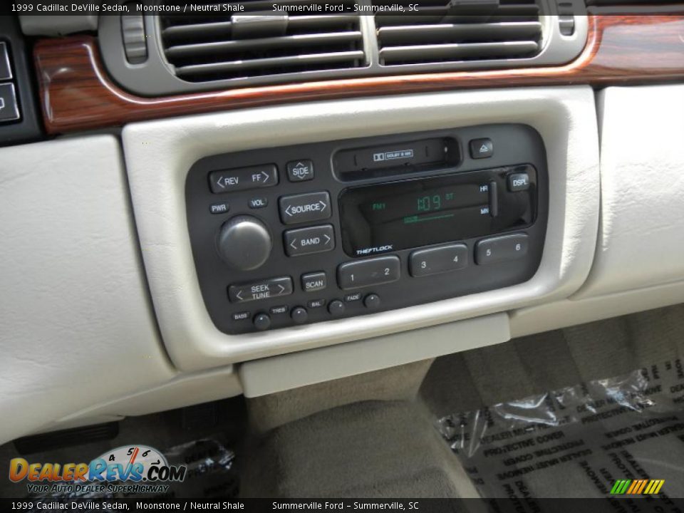 1999 Cadillac DeVille Sedan Moonstone / Neutral Shale Photo #19