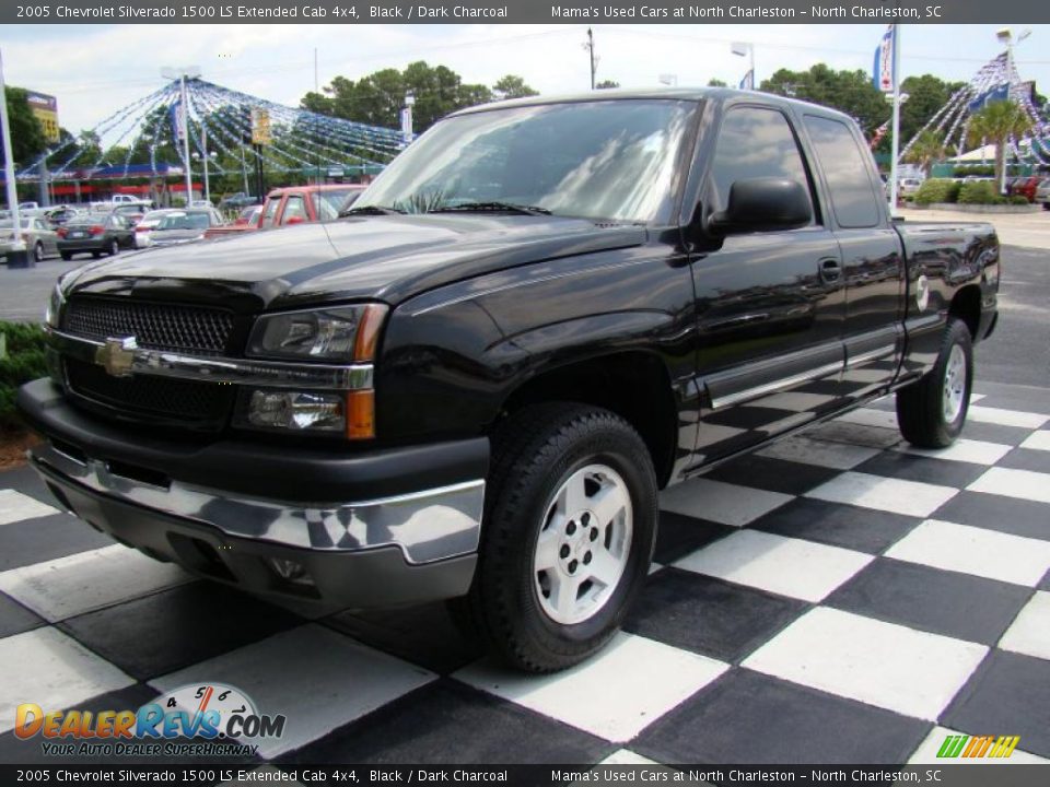 2005 Chevrolet Silverado 1500 LS Extended Cab 4x4 Black / Dark Charcoal Photo #3