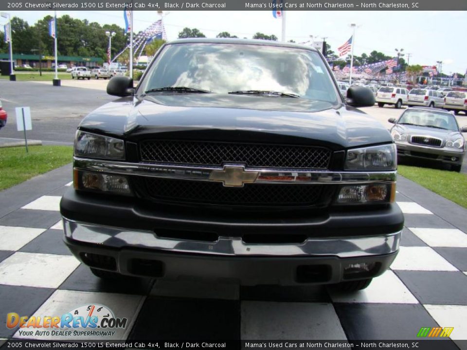 2005 Chevrolet Silverado 1500 LS Extended Cab 4x4 Black / Dark Charcoal Photo #4