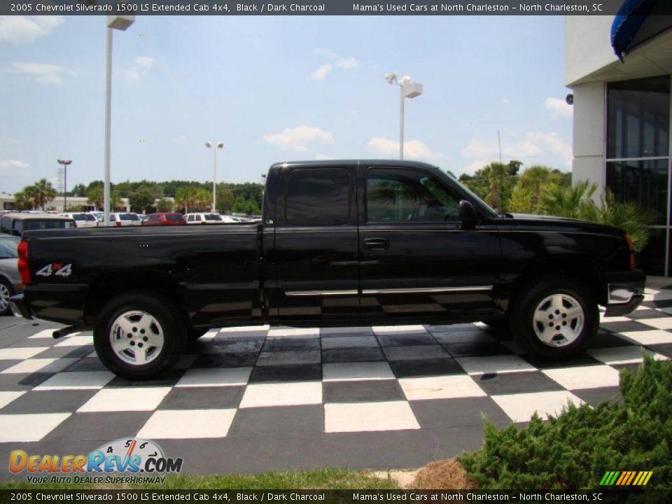 2005 Chevrolet Silverado 1500 LS Extended Cab 4x4 Black / Dark Charcoal Photo #6