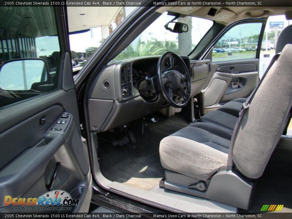 2005 Chevrolet Silverado 1500 LS Extended Cab 4x4 Black / Dark Charcoal Photo #10
