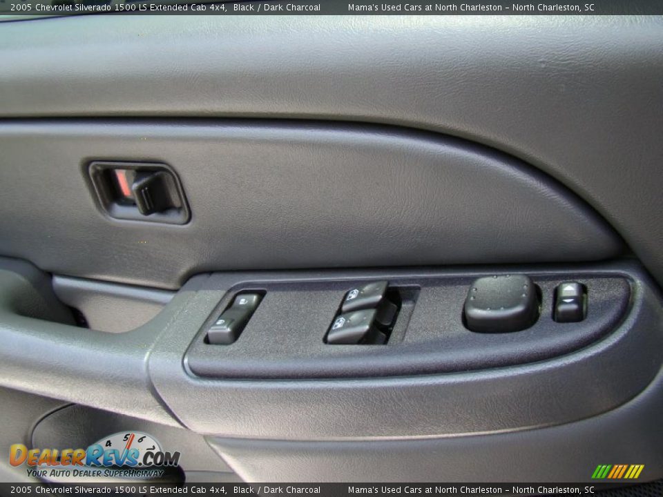 2005 Chevrolet Silverado 1500 LS Extended Cab 4x4 Black / Dark Charcoal Photo #20