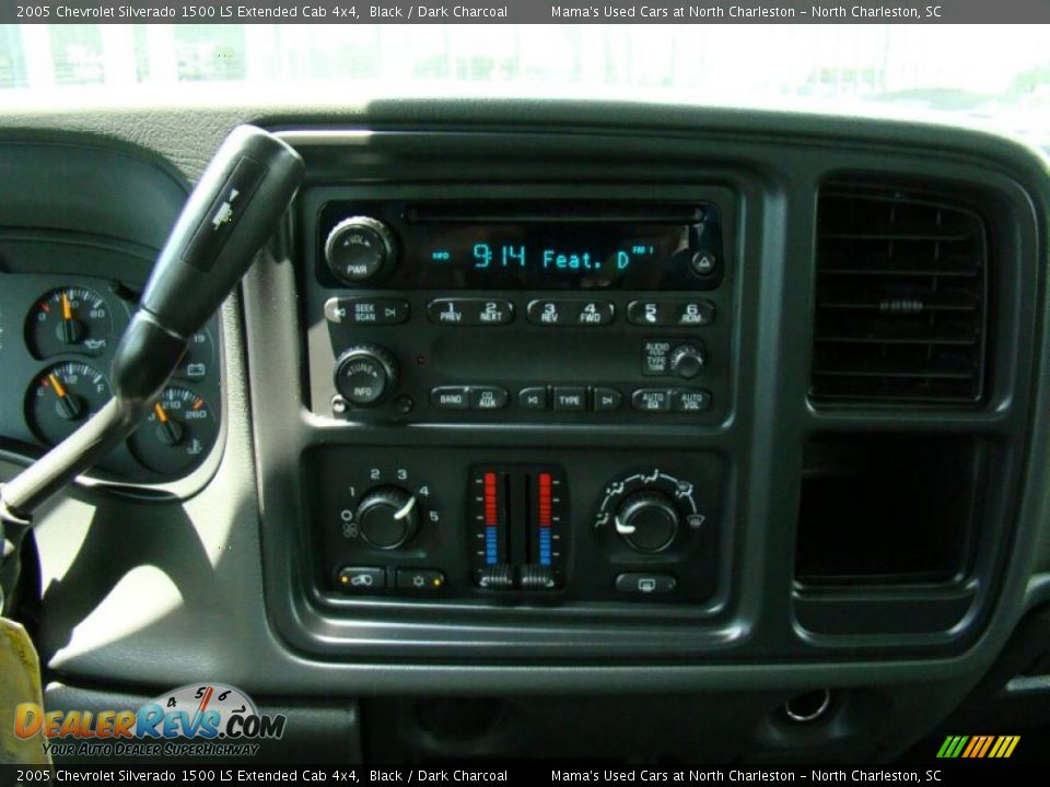2005 Chevrolet Silverado 1500 LS Extended Cab 4x4 Black / Dark Charcoal Photo #21