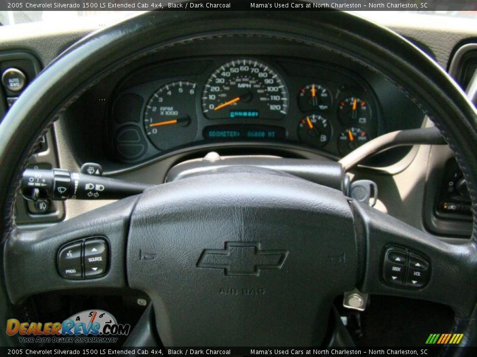 2005 Chevrolet Silverado 1500 LS Extended Cab 4x4 Black / Dark Charcoal Photo #22