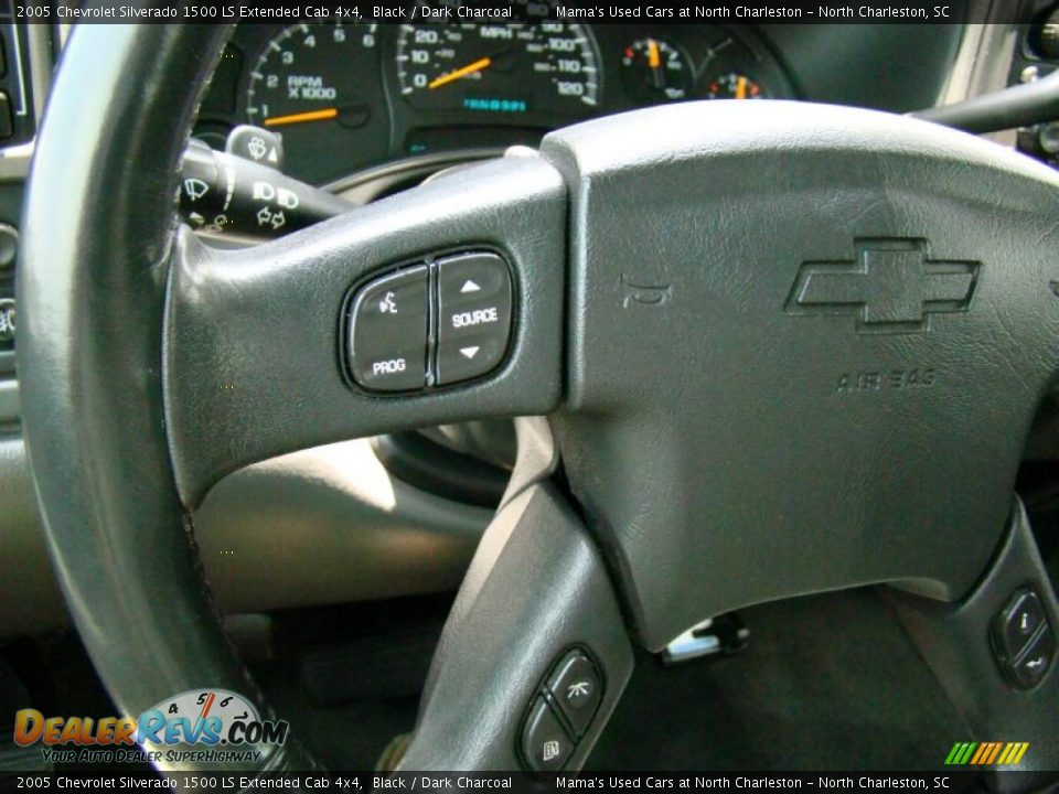 2005 Chevrolet Silverado 1500 LS Extended Cab 4x4 Black / Dark Charcoal Photo #23