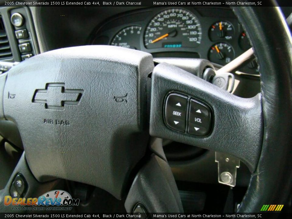 2005 Chevrolet Silverado 1500 LS Extended Cab 4x4 Black / Dark Charcoal Photo #24