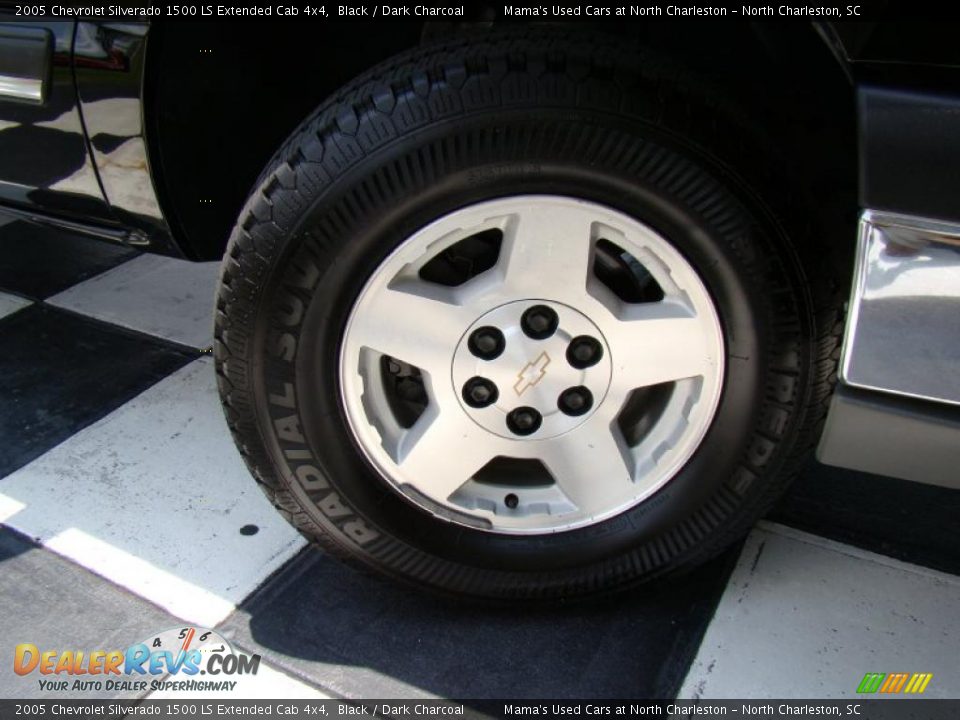 2005 Chevrolet Silverado 1500 LS Extended Cab 4x4 Black / Dark Charcoal Photo #28