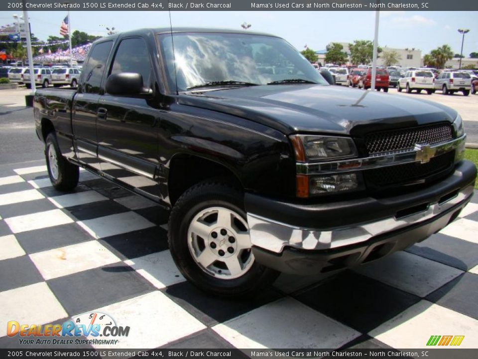 2005 Chevrolet Silverado 1500 LS Extended Cab 4x4 Black / Dark Charcoal Photo #29