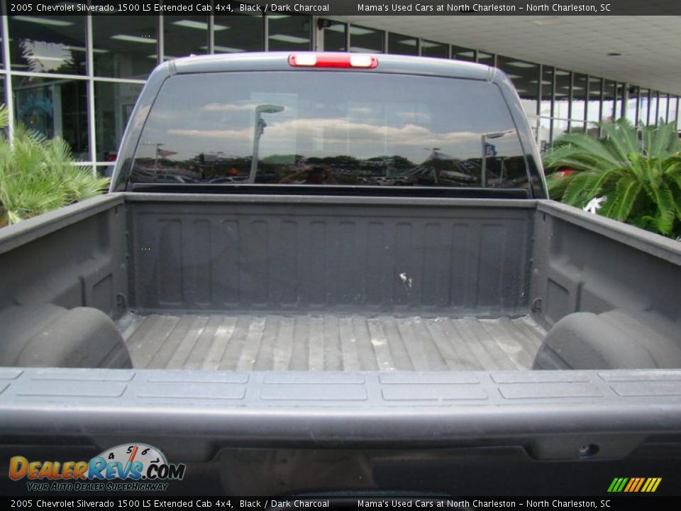 2005 Chevrolet Silverado 1500 LS Extended Cab 4x4 Black / Dark Charcoal Photo #34