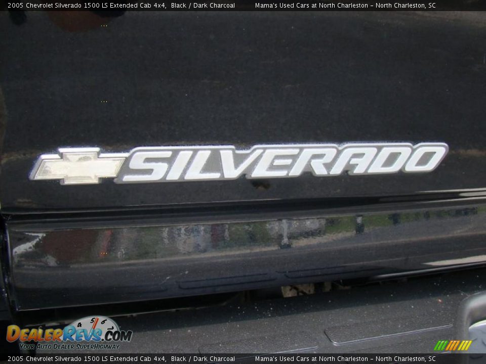 2005 Chevrolet Silverado 1500 LS Extended Cab 4x4 Black / Dark Charcoal Photo #35