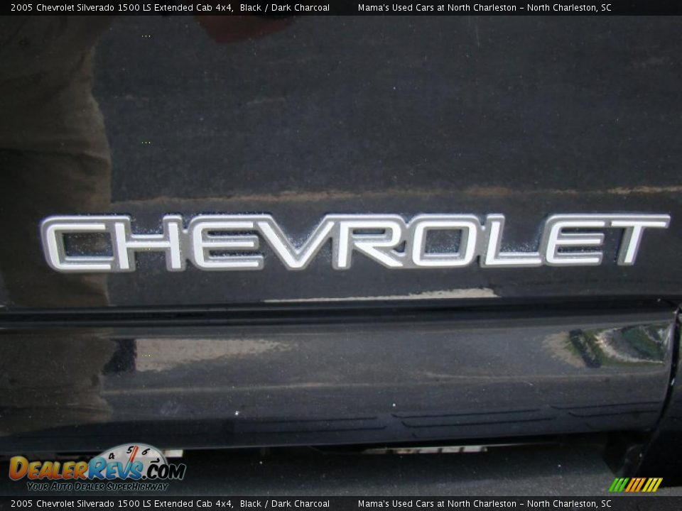 2005 Chevrolet Silverado 1500 LS Extended Cab 4x4 Black / Dark Charcoal Photo #36