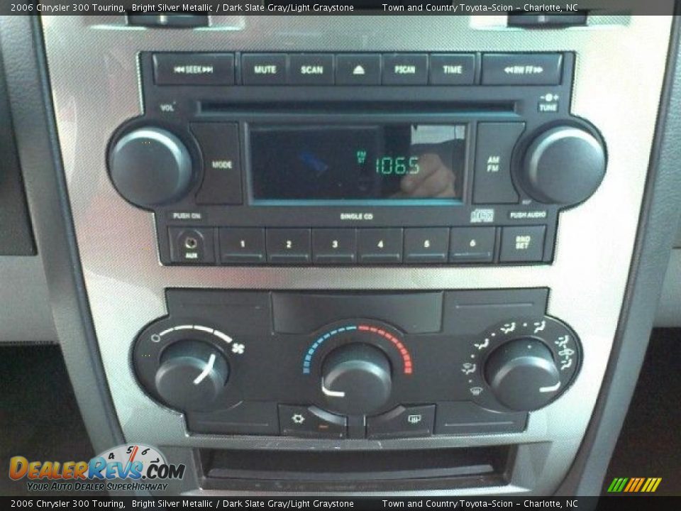 2006 Chrysler 300 Touring Bright Silver Metallic / Dark Slate Gray/Light Graystone Photo #8
