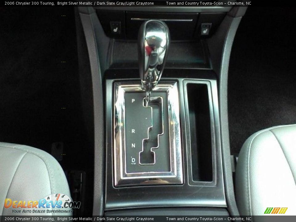 2006 Chrysler 300 Touring Bright Silver Metallic / Dark Slate Gray/Light Graystone Photo #10