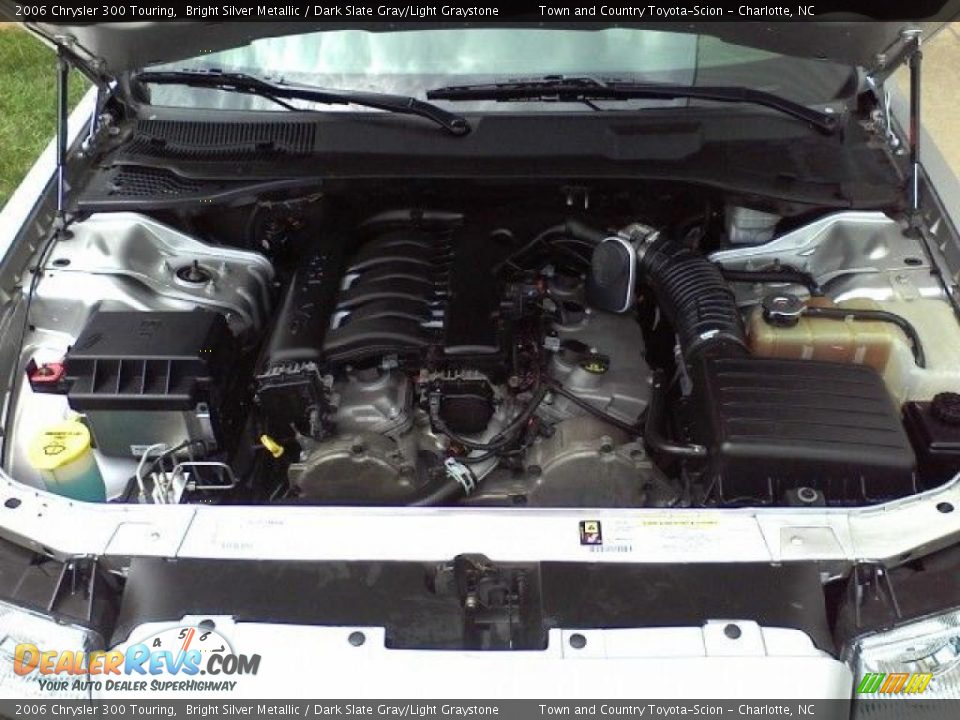 2006 Chrysler 300 Touring Bright Silver Metallic / Dark Slate Gray/Light Graystone Photo #19