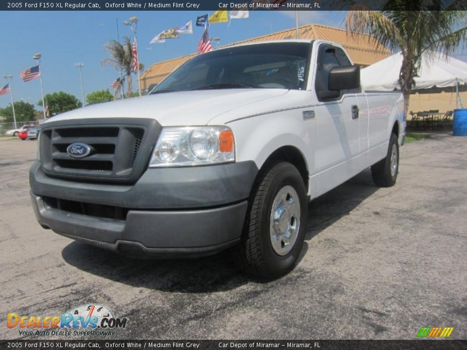2005 Ford F150 XL Regular Cab Oxford White / Medium Flint Grey Photo #1