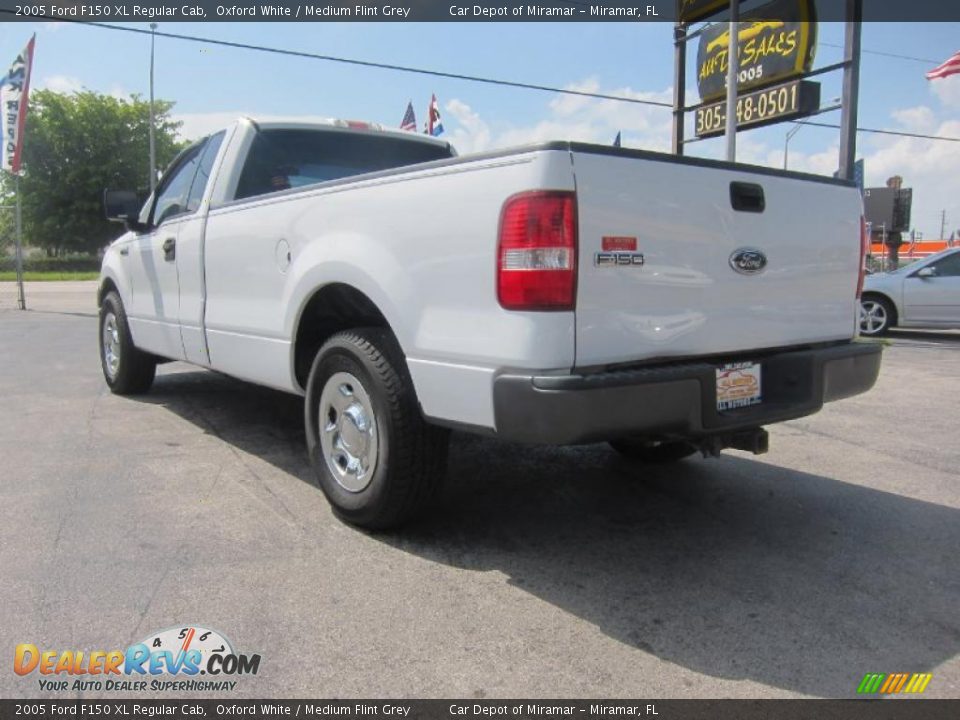 2005 Ford F150 XL Regular Cab Oxford White / Medium Flint Grey Photo #8
