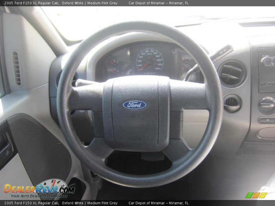 2005 Ford F150 XL Regular Cab Oxford White / Medium Flint Grey Photo #14