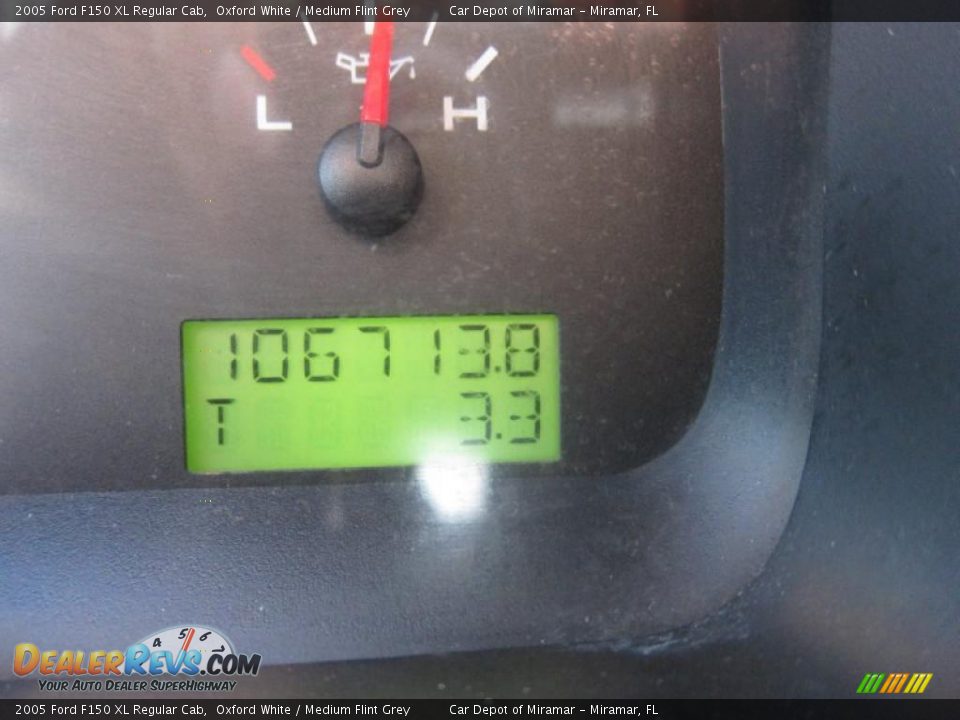 2005 Ford F150 XL Regular Cab Oxford White / Medium Flint Grey Photo #20