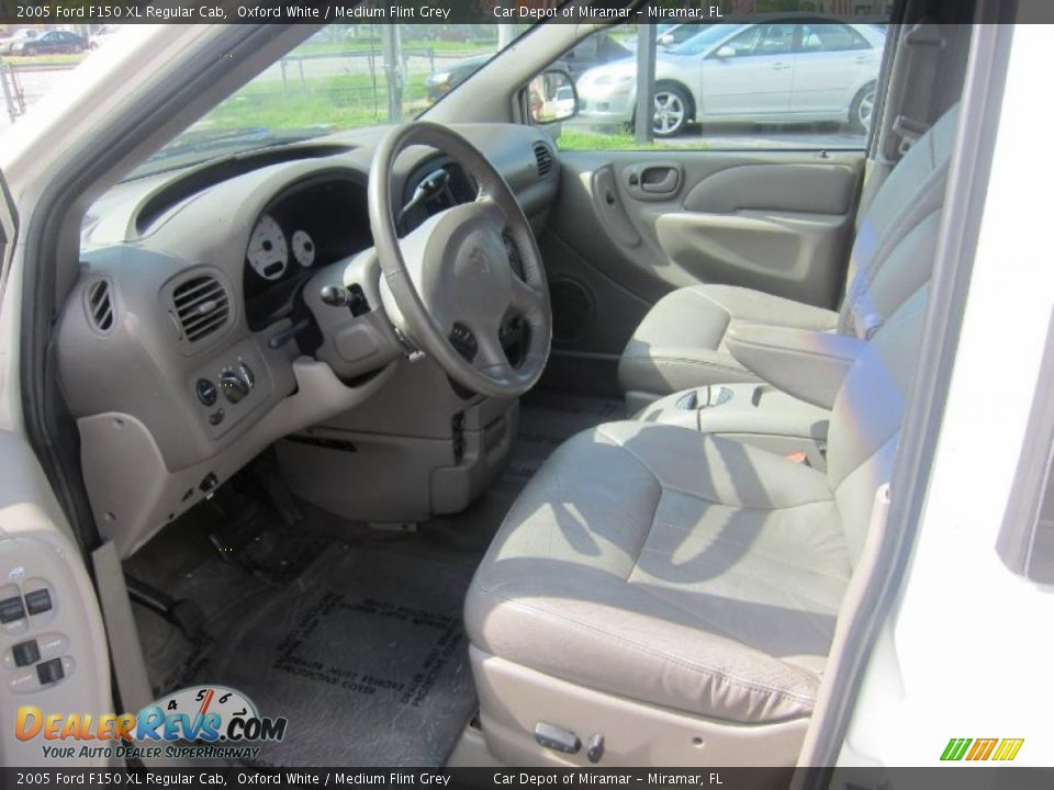 2005 Ford F150 XL Regular Cab Oxford White / Medium Flint Grey Photo #21