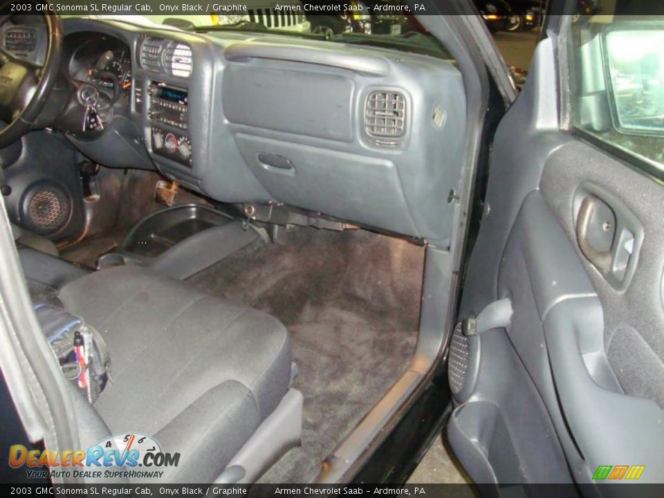 2003 GMC Sonoma SL Regular Cab Onyx Black / Graphite Photo #15
