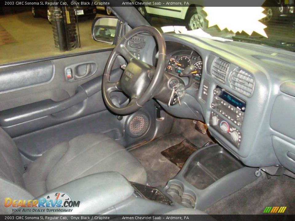 2003 GMC Sonoma SL Regular Cab Onyx Black / Graphite Photo #16