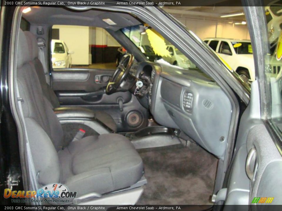 2003 GMC Sonoma SL Regular Cab Onyx Black / Graphite Photo #17