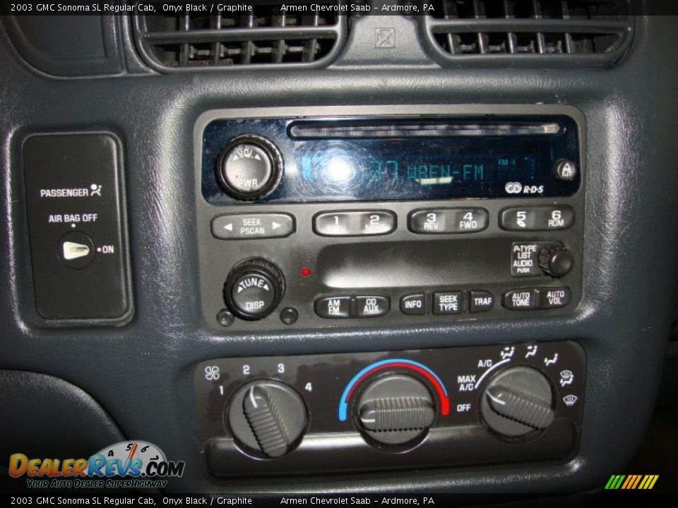 2003 GMC Sonoma SL Regular Cab Onyx Black / Graphite Photo #23