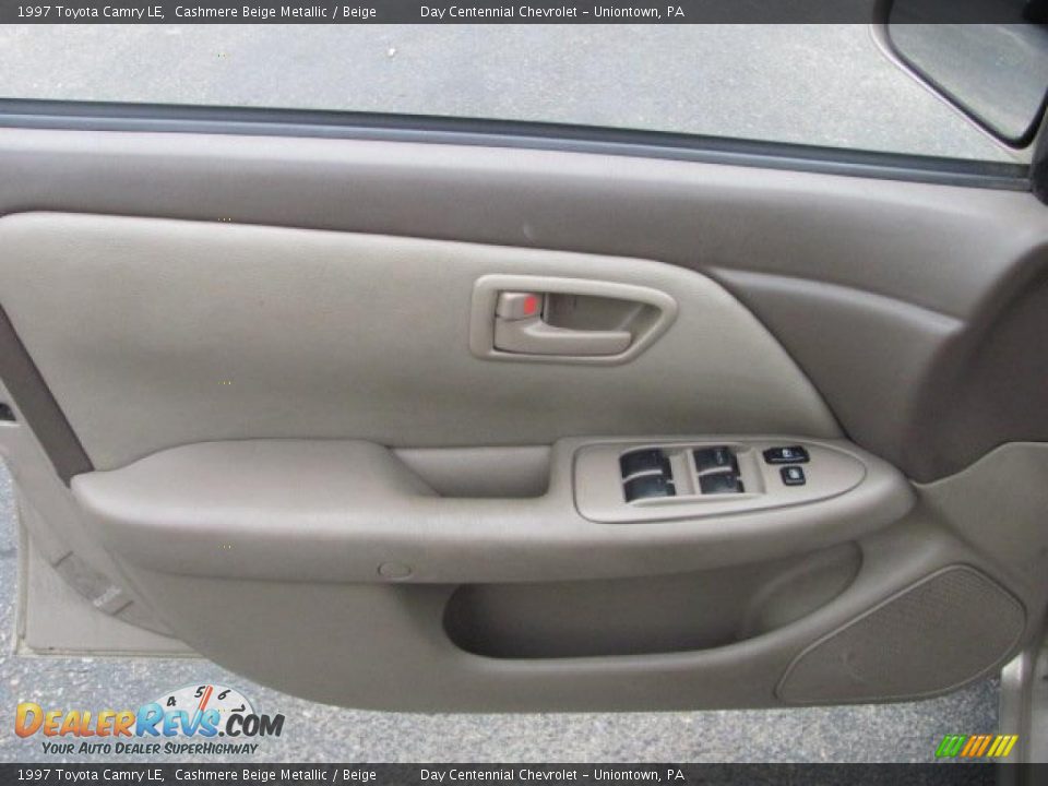 1997 Toyota Camry LE Cashmere Beige Metallic / Beige Photo #6
